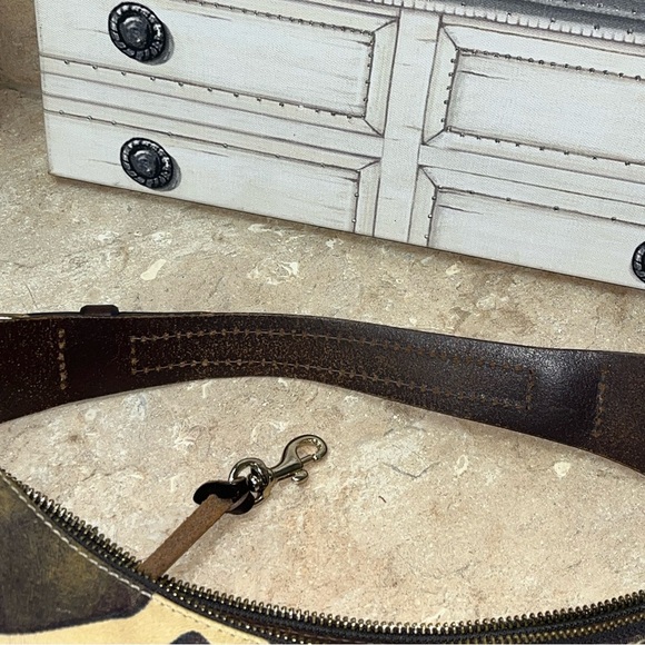 Dooney And Bourke Giraffe Print Handbag - Picture 15 of 16